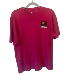 nike loose fit globe embroidered graphic patch tee